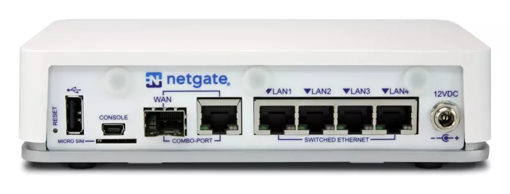 Netgate 2100 - פאת הפורטים: פורט WAN קומבו וארבעה פורטי LAN על מתג פנימי