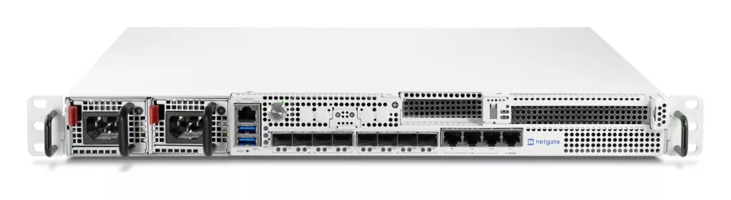 Netgate 8300 MAX - יחידת מסד 1U בזווית עליונה, עם שני ספקי כוח חמים